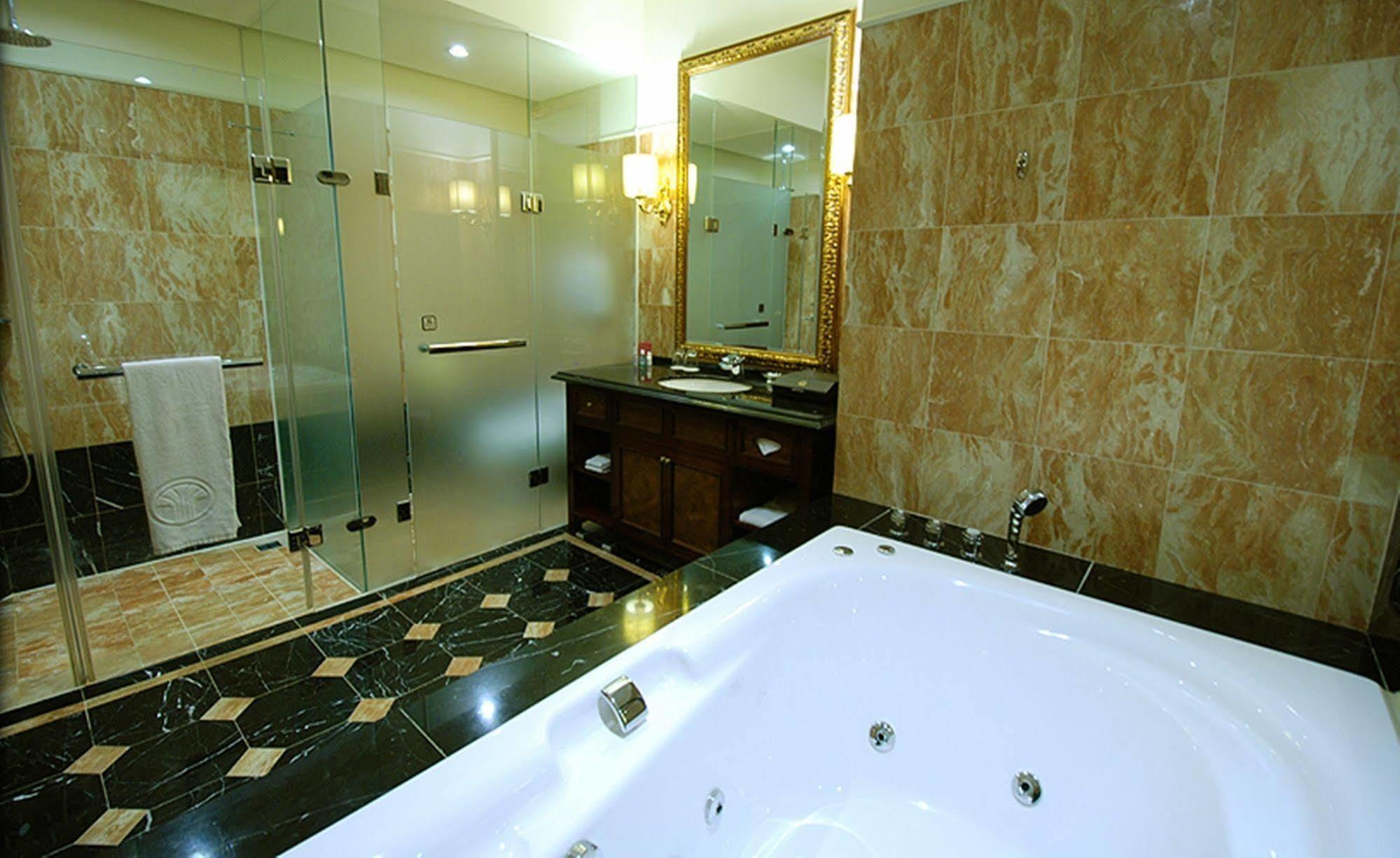 Capital Hotel Dazhi Тайбэй Экстерьер фото